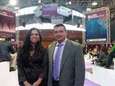 Juan Carlos Acosta, CEO de ITC, con María Zamora, organizadora del Foro Idea